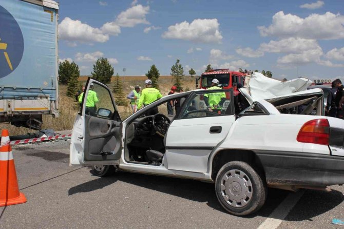 Kütahya’da Trafik Kazası: 1 Ölü, 1 Yaralı