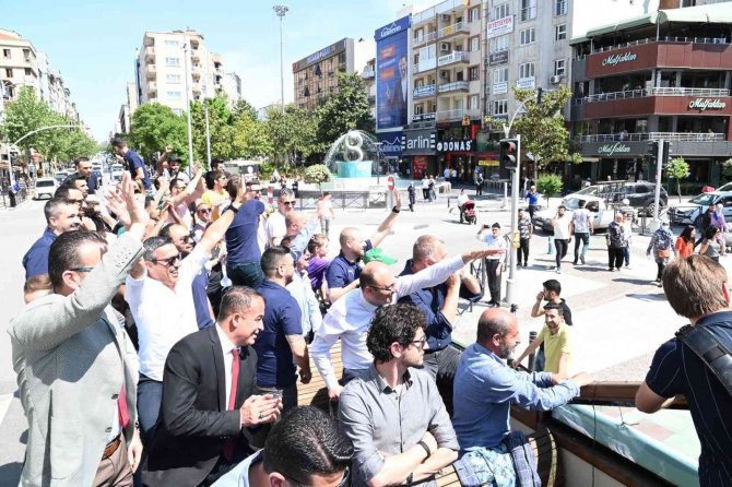 Şampiyon Şehir Turunda Taraftarıyla Buluştu