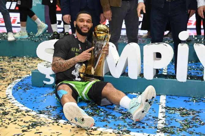 Manisa Bbsk Basketbol Takımı Kupasına Kavuştu