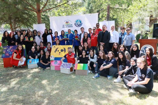 Gönüllü Gençler Sokak Hayvanlarını Unutmadı