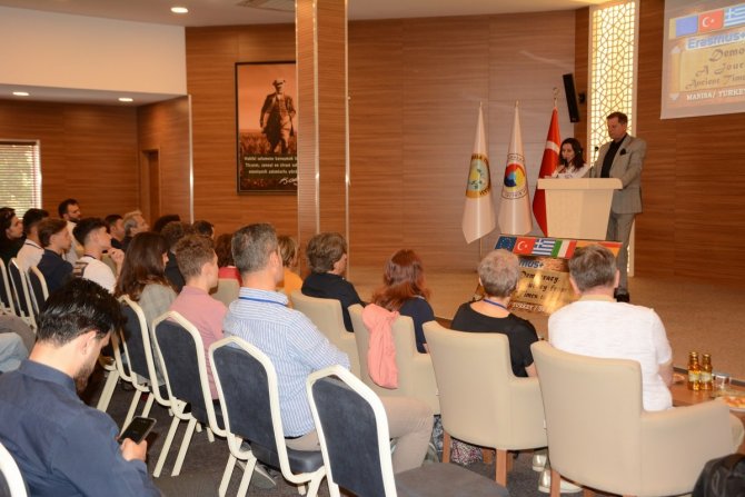 Yurtdışından Gelen Öğrenciler Manisa Ticaret Borsasını Ziyaret Etti