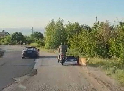 Köpeği Motosikletin Arkasına Bağlayıp Sürükledi