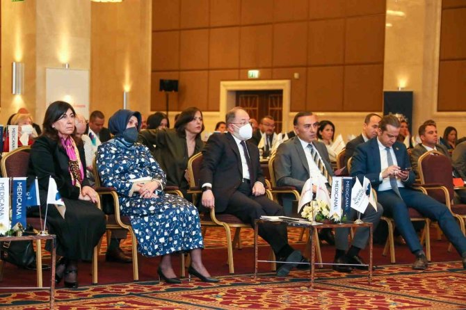 Eski Sağlık Bakanı Akdağ: "Önce Reel Bir Ödeme Sistemi Daha Sonra Buna Paralel Olarak Değer Bazlı Bir Ödeme Sistemine Geçmeliyiz”