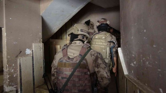 Mersin’de Deaş’a Şafak Operasyonu: 13 Şüpheli Hakkında Gözaltı Kararı