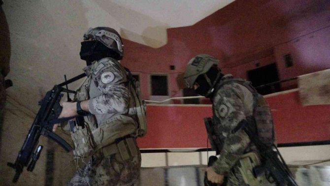 Mersin’de Deaş’a Şafak Operasyonu: 13 Şüpheli Hakkında Gözaltı Kararı