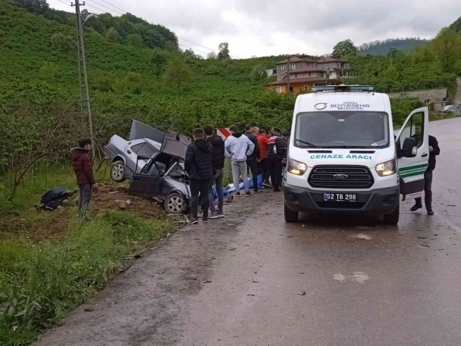Kızını Doktora Götürürken Bahçeye Uçtu: 1 Ölü, 1 Ağır Yaralı