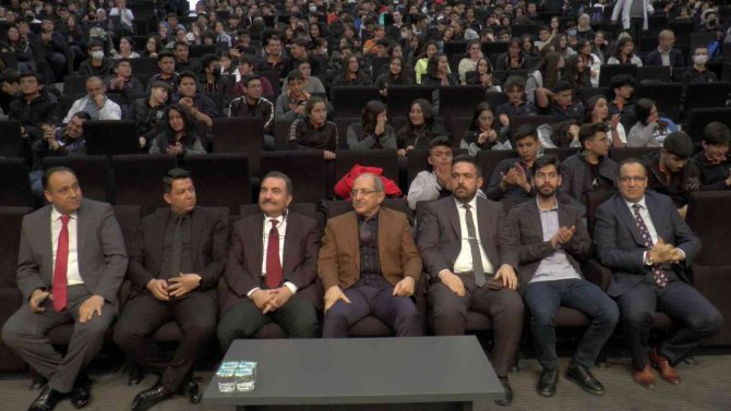 Doç. Dr. Mustafa Lale: “Teknolojiyi Takip Edemeyen Toplumlar Büyümede İstedikleri Noktaya Gelemiyor”