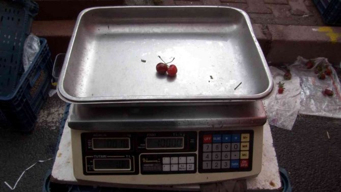 Halk Pazarında Sebze Fiyatları Düşüyor