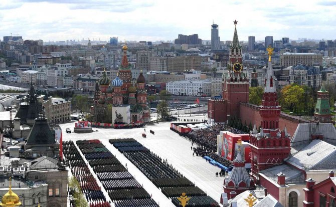 Rus Ordusundan Zafer Günü’nde Gövde Gösterisi
