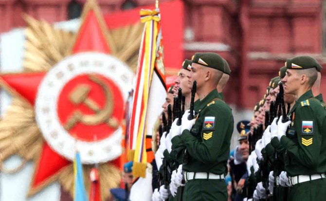 Rus Ordusundan Zafer Günü’nde Gövde Gösterisi