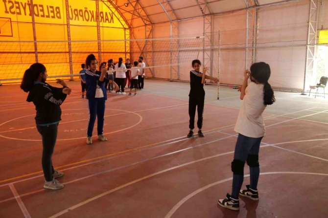 Karaköprü’de Geleceğin Sporcuları Yetiştiriliyor
