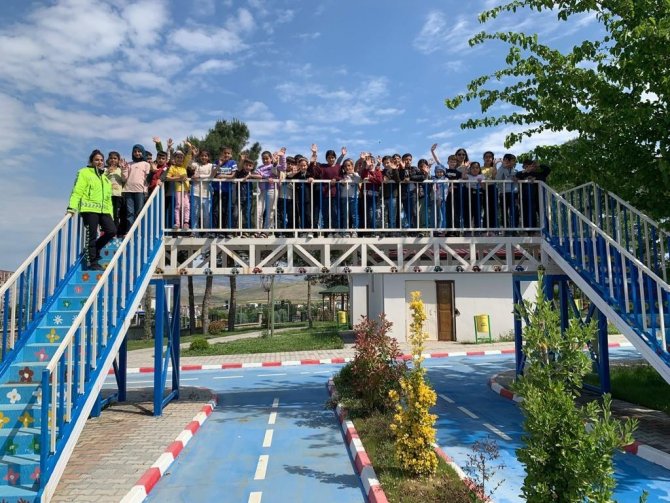 Siirt’te Minik Öğrencilere Trafik Eğitimi