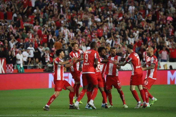 Spor Toto Süper Lig: Antalyaspor: 2 - Konyaspor: 2 (İ̇lk Yarı)