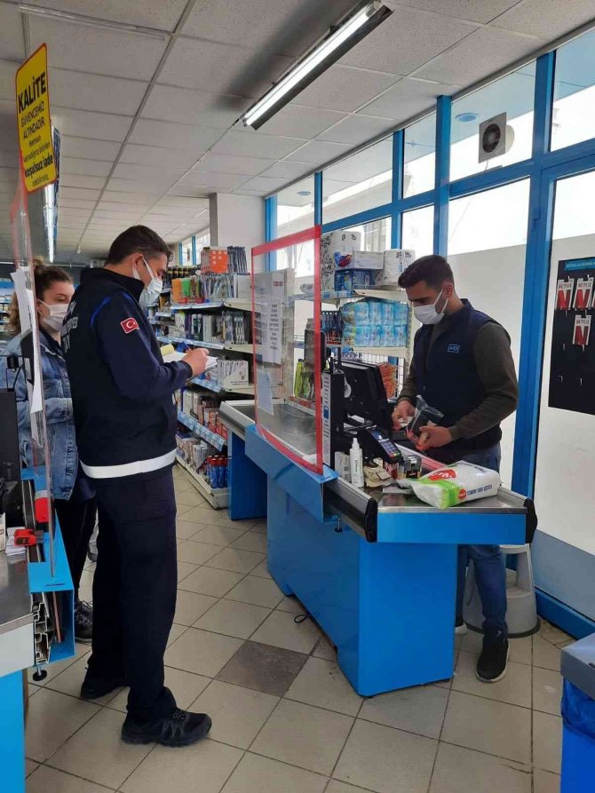 Zabıtalar Fırsatçılara Göz Açtırmıyor