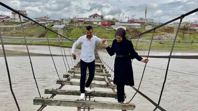 Tarihi Asma Köprü, Manzarasıyla Göz Kamaştırıyor