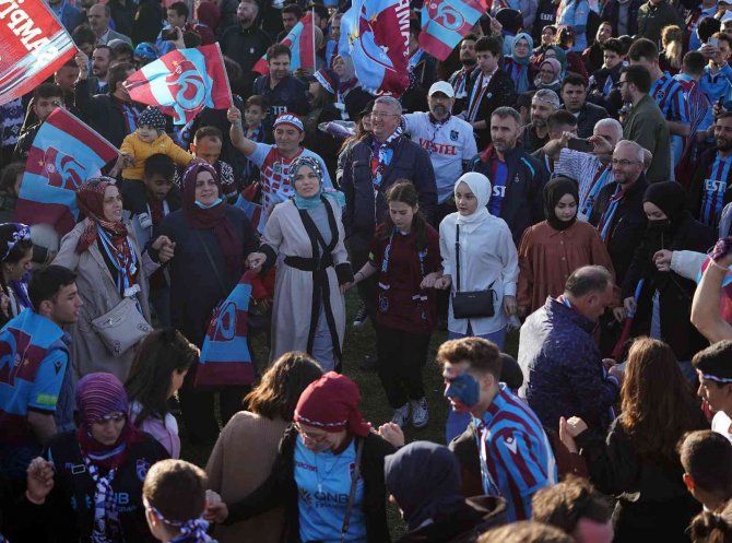 Trabzonspor’un Şampiyonluk Kutlamasında Işık Şov