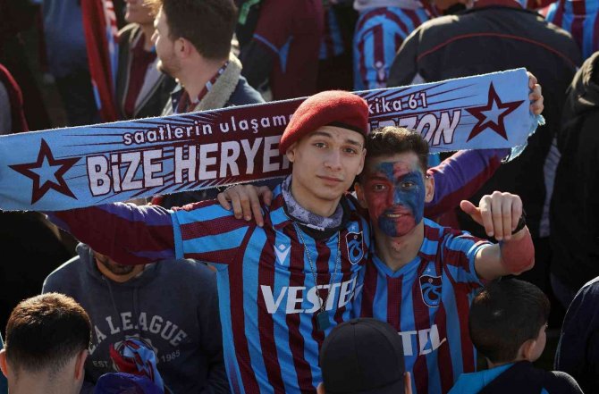 Trabzonspor’un Şampiyonluk Kutlamasında Işık Şov