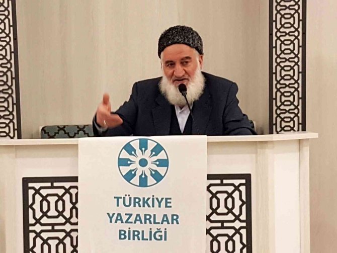 Âşık Nurhani: “Milli Kültürden Uzaklaşıp, Batıya Yamanıyoruz”