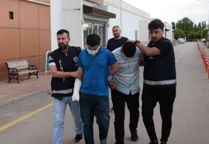 Dönercilerin Yer Kavgası: 1’i Ağır 2 Yaralı