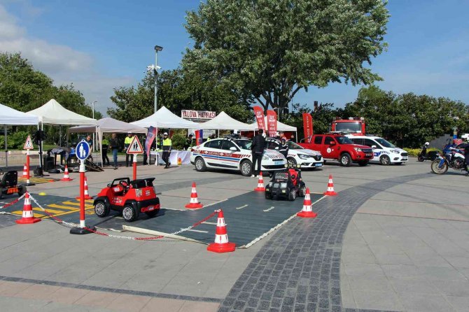 Yalova’da Bilgilendirme Stantları Açıldı