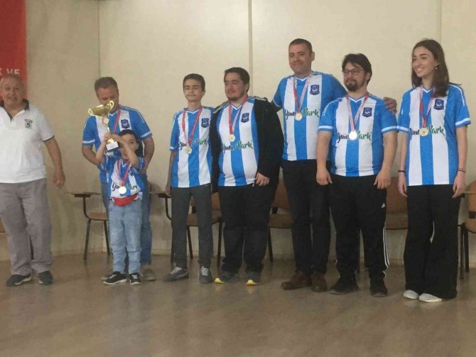 Yunusemre Belediyespor Satrançta Manisa Şampiyonu