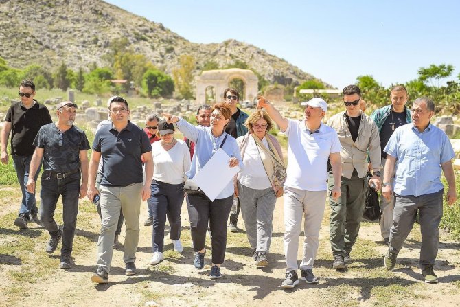 Vali Elban: "Anavarza, Efes’ten Çok Daha Büyük Bir Antik Kent"