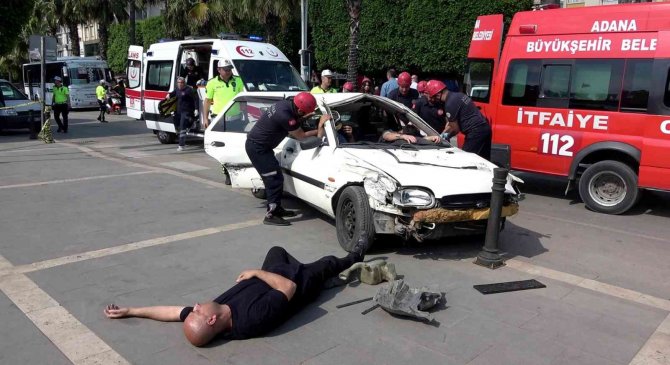 Adana’da Trafik Kazası Tatbikatı Gerçeğini Aratmadı