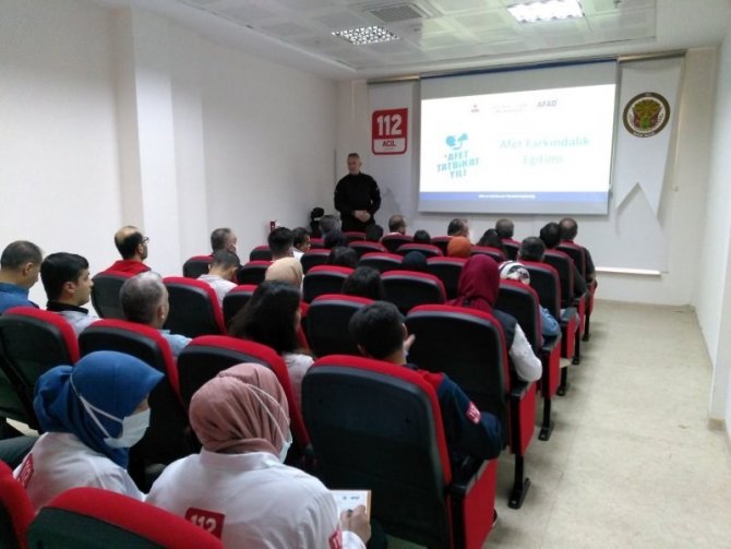 Afad İ̇l Müdürlüğü Çeşitli Kurumlarda Bilgilendirmeler Yapmaya Devam Ediyor