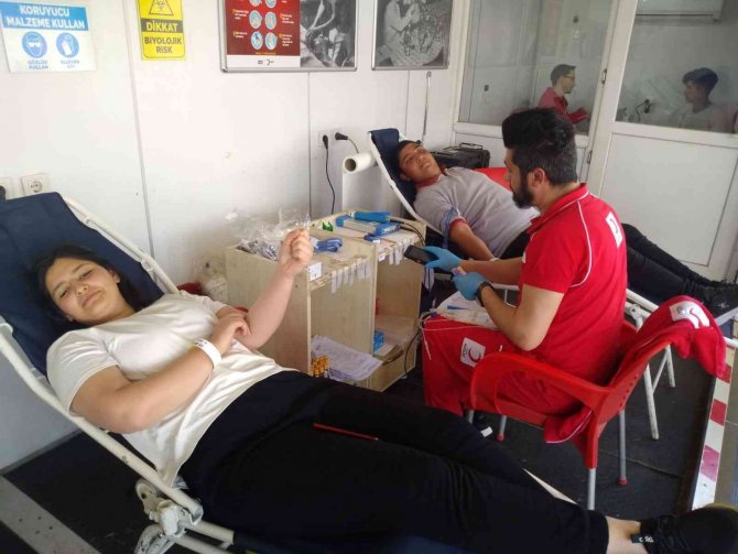 Liseli Öğrencilerden Kızılay’a 100 Ünite Kan Desteği