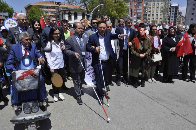 Afyonkarahisar’da Düzenlenen Festivalde Engelli Bireyler Gönüllerince Eğlendi