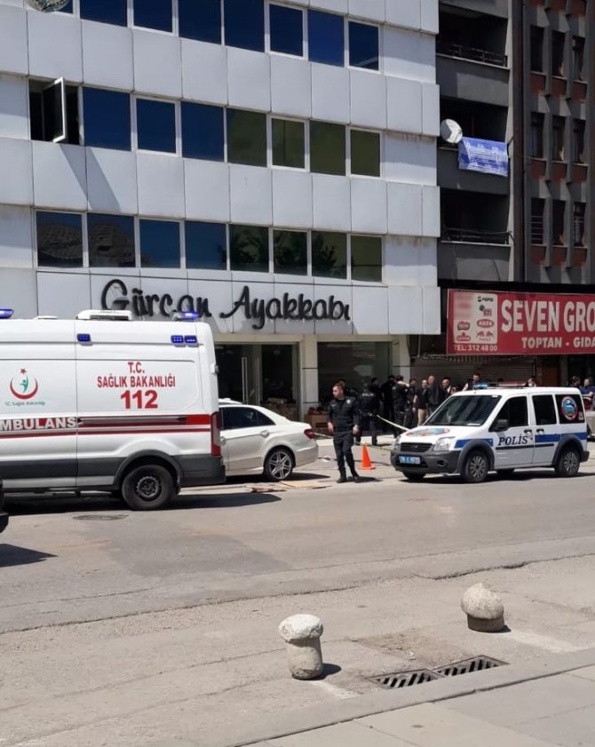 Tartıştığı Üvey Kardeşini Tabancayla Öldürdü