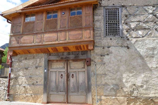 Antalya’da 300 Yıllık Tescilli 40 Düğmeli Ev Turizme Kazandırılacak