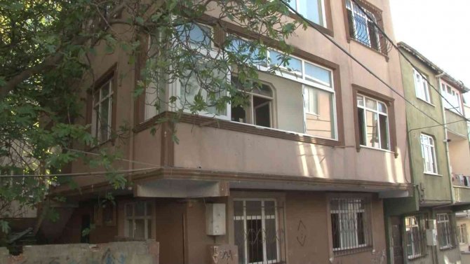 Arnavutköy’de Mahalle Sakinlerinin Metruk Bina İsyanı