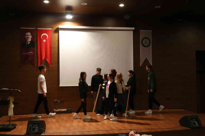 Tiyatro Salonu Olmayan İlçe, Uluslararası Gençlik Tiyatro Buluşmasına Ev Sahipliği Yapacak