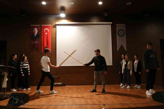 Tiyatro Salonu Olmayan İlçe, Uluslararası Gençlik Tiyatro Buluşmasına Ev Sahipliği Yapacak