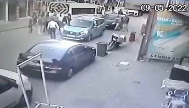 Ataşehir’de Otomobilin Çarptığı Çocuk Yola Savruldu