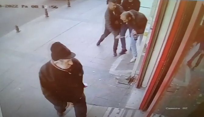 İ̇stanbul’da Korkunç Cinayet Kamerada: Öldüresiye Dövülüp Kalbinden Bıçaklandı