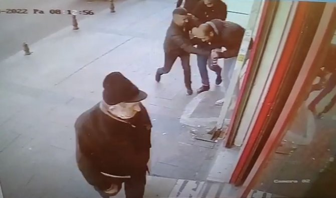 İ̇stanbul’da Korkunç Cinayet Kamerada: Öldüresiye Dövülüp Kalbinden Bıçaklandı