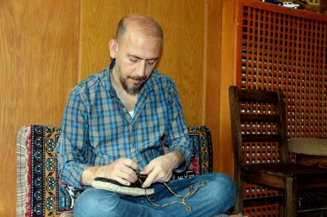 Çeyrek Asırdır Tek Başına ’Harik’ Yapıyor