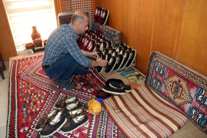 Çeyrek Asırdır Tek Başına ’Harik’ Yapıyor