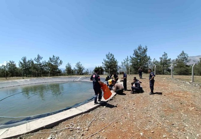 Serinlemek İçin Yangın Havuzuna Giren Çocuk Boğuldu