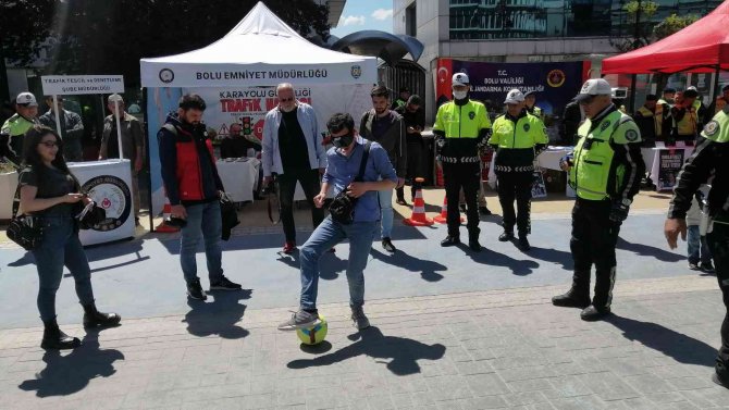 Alkolün Etkisini Taktıkları Gözlükte Yaşadılar