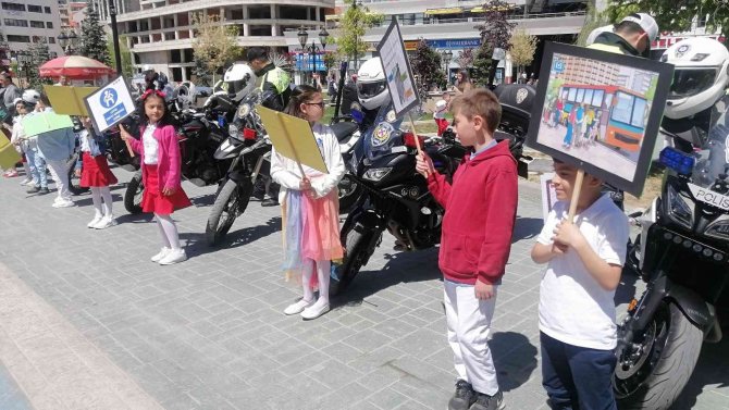 Alkolün Etkisini Taktıkları Gözlükte Yaşadılar