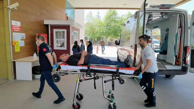 Makineye Sıkışan İşçi Yaralandı