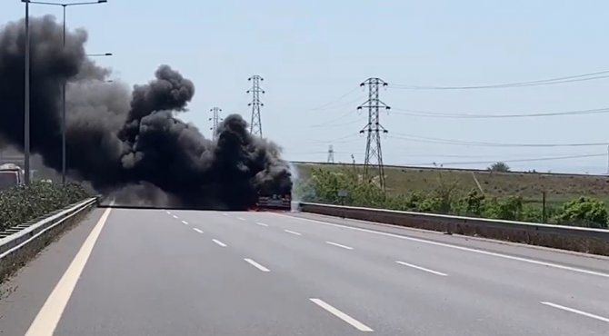 İ̇zmir’de Yakıt Yüklü Tanker Alev Aldı