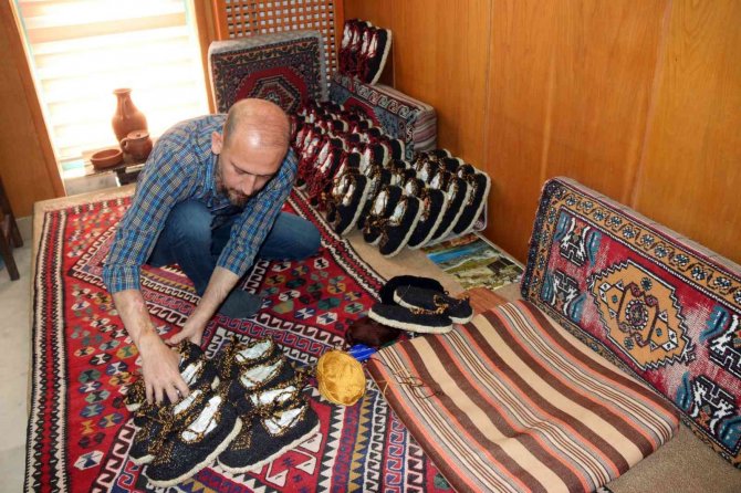 Çeyrek Asırdır Tek Başına ’Harik’ Yapıyor