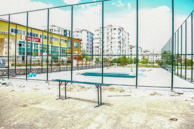 Elazığ Gençlik Merkezi’ne Tenis Kortu