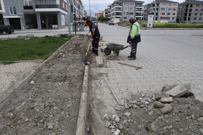 Erzincan’da Zamanla Bozulan Kaldırımlar Yenileniyor