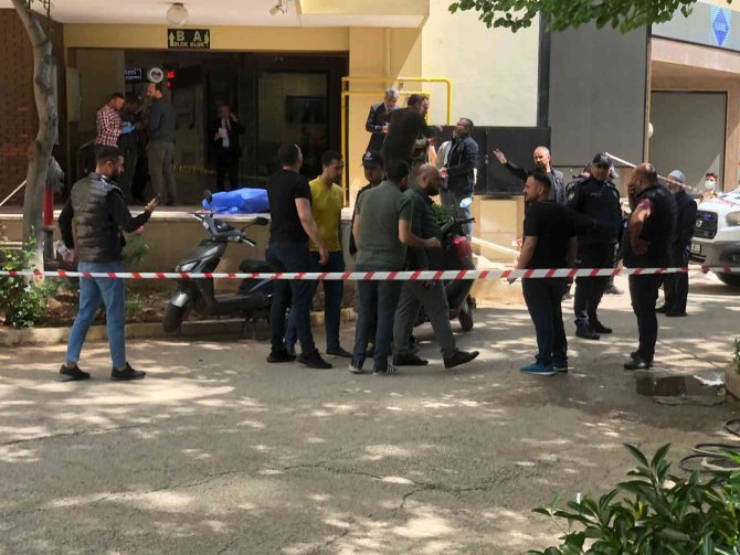 Doktor İle Kuzenin Miras Kavgasında Silahlar Konuştu: 1 Ölü, 2 Yaralı