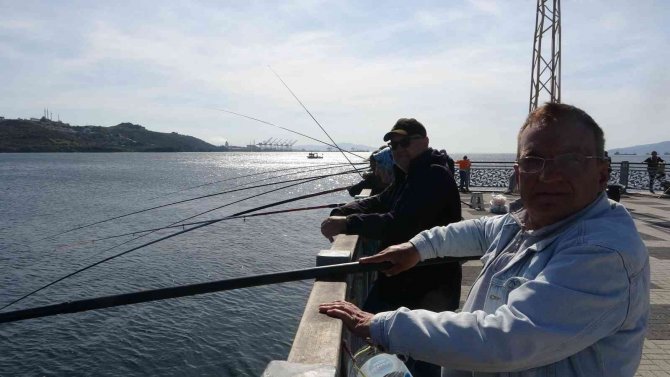 Gemlik’te Müsilaj Sona Erdi, Denizi Oltacılar Doldurdu